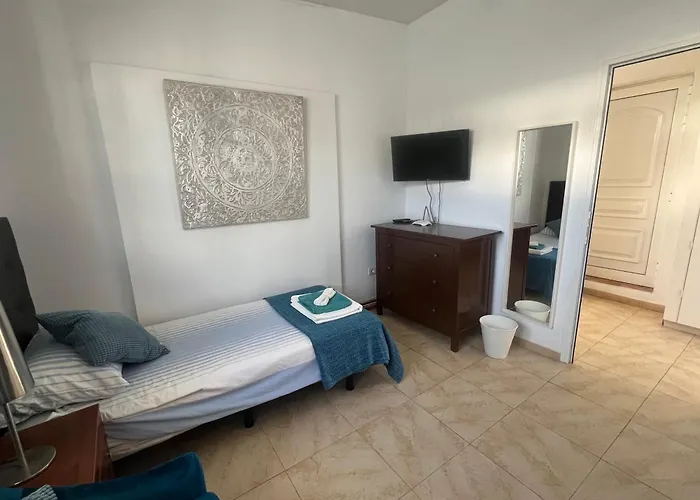 Casa Swn-Y-Mor, Two Bedroom Apartment With Private Pool